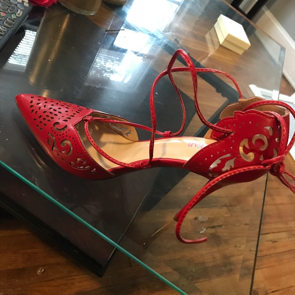 Beautiful red shoes .